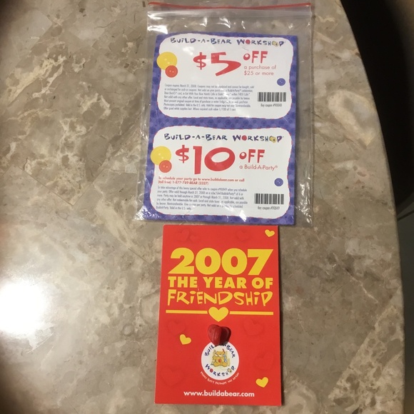 Built A Bear Lapel Pin 2007 Year of Friendship - Picture 4 of 5